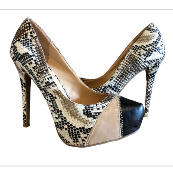 Hailey Jeans Co. Snake print heel - Picture 2 of 8